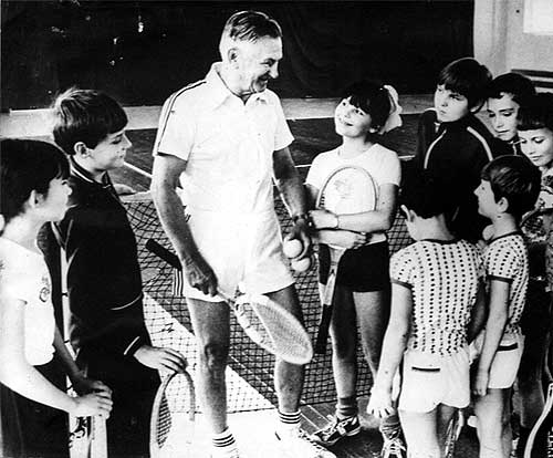 Antonov at tennis court